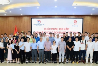 LĐBĐ Việt Nam gặp gỡ, chúc mừng nhà báo, phóng viên nhân dịp 21/6