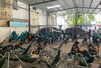 Nở rộ quán cà phê kiêm trạm sạc xe điện: Tiện lợi hay tiềm ẩn nguy cơ cháy nổ?
