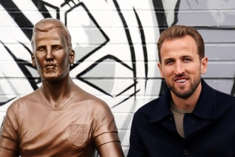 Harry Kane được dựng tượng tại quê nhà