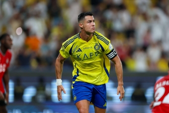 Ronaldo thăng hoa, Al Nassr thắng dễ Al Raed