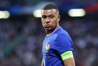 CHÍNH THỨC: Mbappe tái xuất tuyển Pháp sau 6 tháng