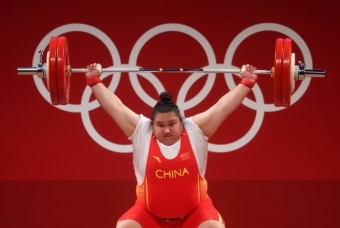 Li Wenwen của Trung Quốc cùng lúc phá 3 kỷ lục Olympic