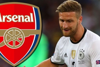 Chuyển nhượng tối 20/8: Arsenal nhận cảnh báo vụ Mustafi, 'Chốt' vụ Benteke