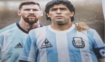 HLV Argentina đưa ra lựa chọn giữa Messi và Maradona
