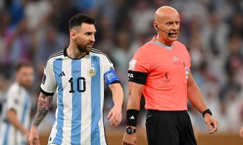 Trọng tài chính thức lên tiếng về bàn thắng bị nghi phạm luật của Messi