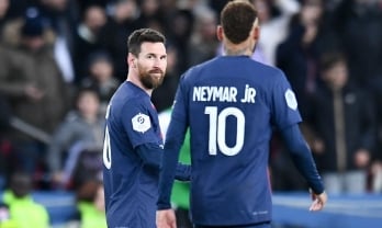 PSG mở hội ăn mừng, Messi và Neymar 'mất tích' vì lý do đau lòng
