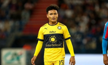 Đang đá AFF Cup, Quang Hải có mối lo lớn sau động thái của Pau FC