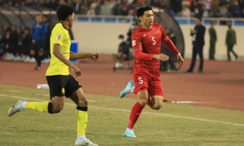 Văn Hậu lọt top cầu thủ nhận nhiều thẻ nhất Việt Nam dưới thời HLV Park