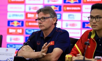 HLV Philippe Troussier ra quyết định khó tin cho U23 và ĐT Việt Nam