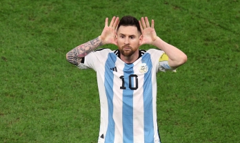 Tin chuyển nhượng tối 10/1: Messi vẫn bị 'đeo bám', MU chốt siêu tiền đạo Anh