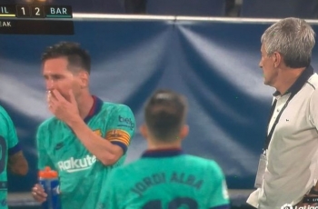 Cầu thủ Barca nghe chỉ đạo của Messi và phớt lờ HLV Setien