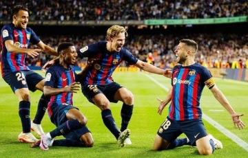 Huyền thoại Barca nằm trong tầm ngắm của Atletico