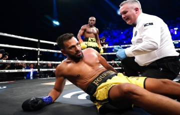 
                Youtuber KSI ra đòn khuỷu tay hạ knock-out Fournier, rúng động làng boxing
            