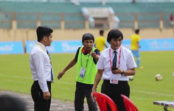 
                HLV Võ Đình Tân lại có những phàn nàn về trọng tài
            