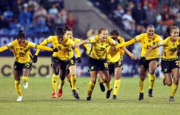 
                Đội tuyển nữ Jamaica phải nhờ mẹ giúp để tham dự World Cup
            