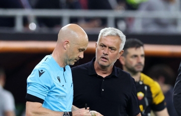 
                Mourinho đối mặt phạt nặng từ UEFA hậu chung kết C2
            