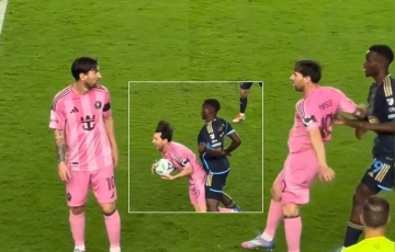 VIDEO: Lionel Messi xô đẩy kịch liệt với đối thủ
