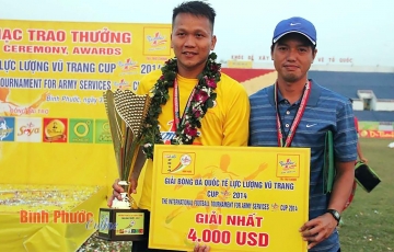 
                Sau Văn Quyết, thêm 1 HLV bị phạt nặng vì xô xát với trọng tài
            