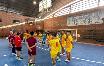 
                ĐT Việt Nam được đón tiếp như VIP trước ngày đấu Argentina
            