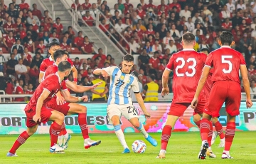 
                VIDEO: Không có Messi, Argentina nhọc nhằn thắng Indonesia nhờ siêu phẩm
            