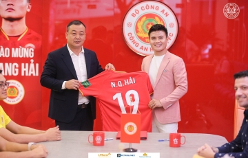 
                VIDEO: Quang Hải xuất hiện bảnh bao, chính thức gia nhập CAHN
            