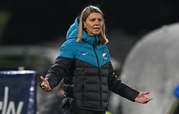 
                HLV New Zealand nói gì khi thắng dễ ĐT nữ Việt Nam 2-0?
            