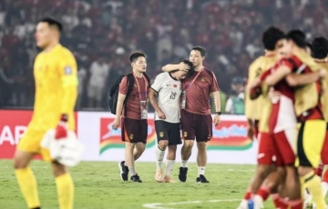 Bão tố bóng đá châu Á: Thái Lan khủng hoảng, sao Trung Quốc khóc thảm tại Indonesia