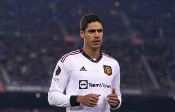 Tiết lộ thời gian chi tiết Varane phải nghỉ thi đấu vì chấn thương, MU lo sốt vó