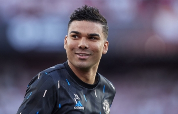 Gọi tên Real Madrid, Casemiro ‘đá xoáy’ cực khét Sevilla sau thất bại của MU