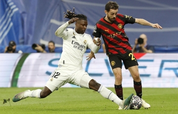 
                Phạm lỗi thô bạo với Camavinga, sao Man City vẫn thoát thẻ đỏ khó tin
            