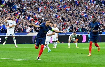 
                Mbappe toả sáng, Pháp nhọc nhằn đánh bại Hy Lạp
            