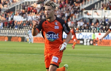 
                CAHN quyết chơi lớn, muốn đưa cầu thủ Ligue 2 về thi đấu
            