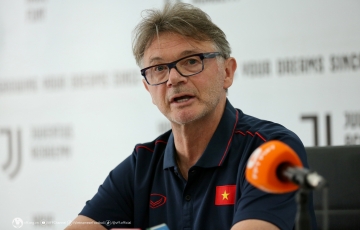 HLV Troussier báo tin quan trọng cho U22 Việt Nam sát thềm SEA Games 32