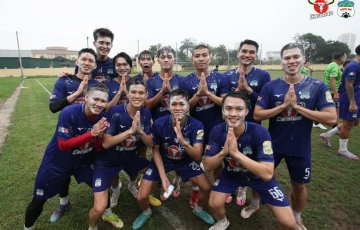 HAGL tổ chức lễ Songkran cho HLV Kiatisak và trợ lý