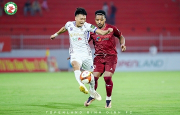 
                Rafaelson lập hattrick, Bình Định hủy diệt Hà Nội trên sân Quy Nhơn
            