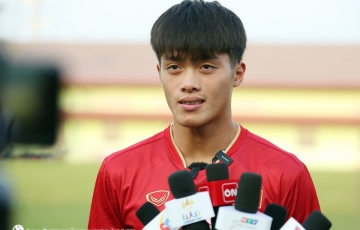 HLV Troussier nhận tin buồn ở bán kết SEA Games 32