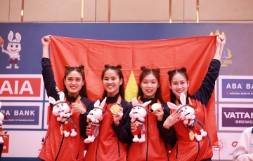 Chủ nhà Campuchia bất ngờ tặng quà lớn cho nữ kiếm thủ Việt Nam