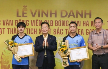 
                Bầu Hiển đưa nhà vô địch SEA Games sang Mỹ
            
