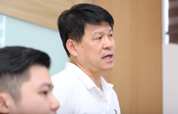 
                HLV Vũ Tiến Thành hết lời khen học trò sau trận thua ngược
            
