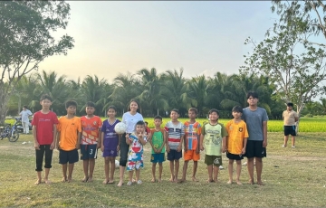 Huỳnh Như lại có hành động cực ý nghĩa trước khi sang Đức