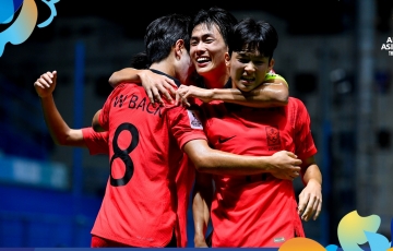 
                U17 Hàn Quốc hủy diệt đội bóng Tây Á với tỉ số không tưởng
            