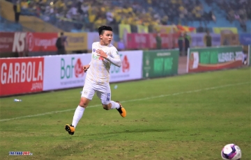 
                Hà Nội FC từ chối chiêu mộ lại Quang Hải
            