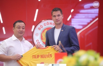
                VIDEO: Ngôi sao Filip Nguyễn trong ngày ký hợp đồng với CLB CAHN
            