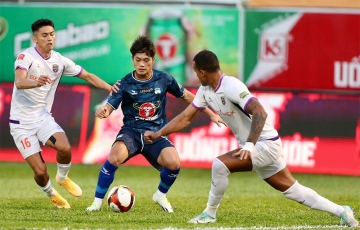 
                HAGL xếp bét bảng, HLV Kiatisak nói lời thật lòng
            