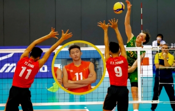 
                Khủng long Việt Nam 18 tuổi cao 1m97 ghi 11 điểm trước đội bóng hạng 36 thế giới
            