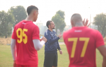 Độc lạ V-League: HLV không biết đội mình lên đầu bảng xếp hạng