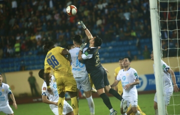 
                Đang thăng hoa, thủ thành ĐT Việt Nam bất ngờ gặp tình cảnh trớ trêu
            