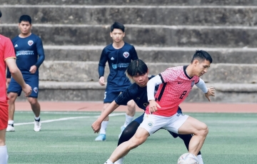 
                Đội trưởng ĐT Việt Nam ra sân thi đấu ở Hàn Quốc
            