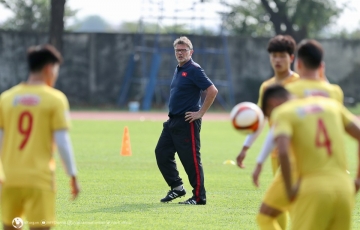 HLV Troussier lần đầu ra một yêu cầu ở Campuchia