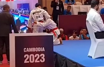 
                VIDEO: Mất HCV vào tay Campuchia vì bị xử ép, VĐV bật khóc tức tưởi
            